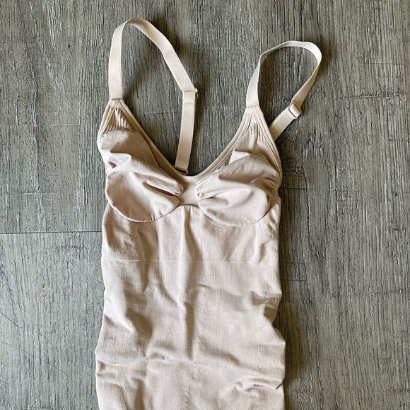 Skims Sculpting Bodysuit Mid Thigh - Picture 3 of 8